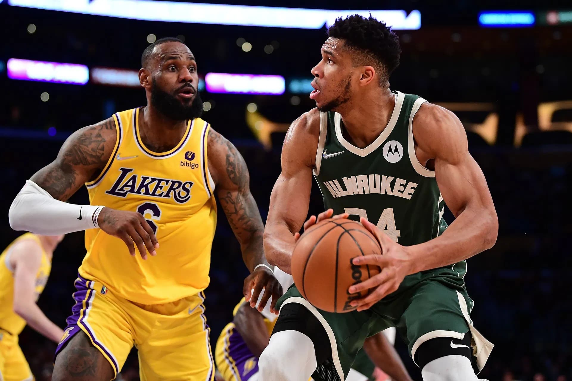 Los Angeles Lakers To Win Against Milwaukee Bucks on November 16, 2025